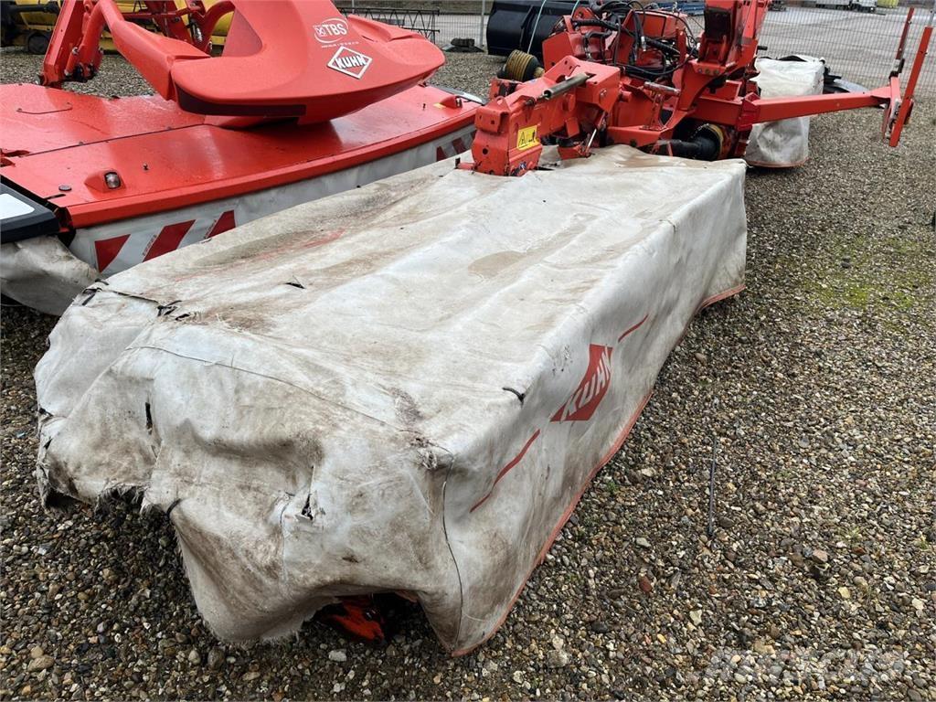 Kuhn GMD 883 Swathers