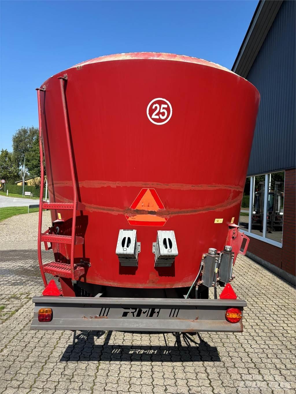 RMH MIXELL 22 Forage wagons
