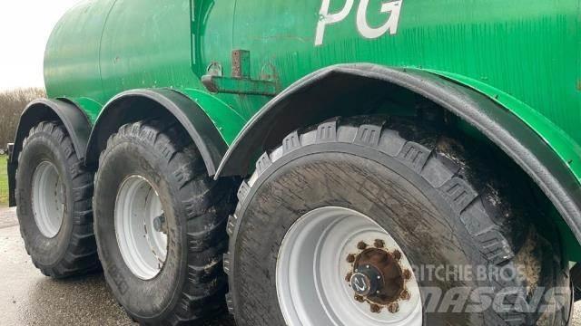 Samson PG 25 Slurry tankers
