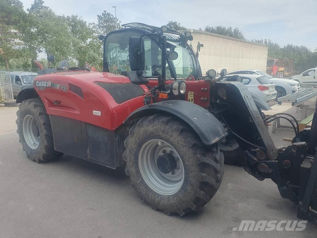 Case IH 742 Tractors
