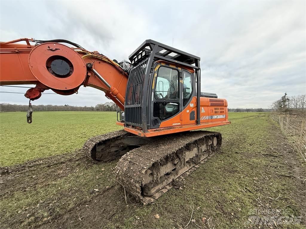 Doosan 225 Excavators