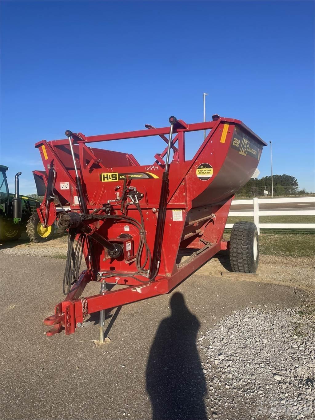H&S 2958 Bale shredders, cutters and unrollers
