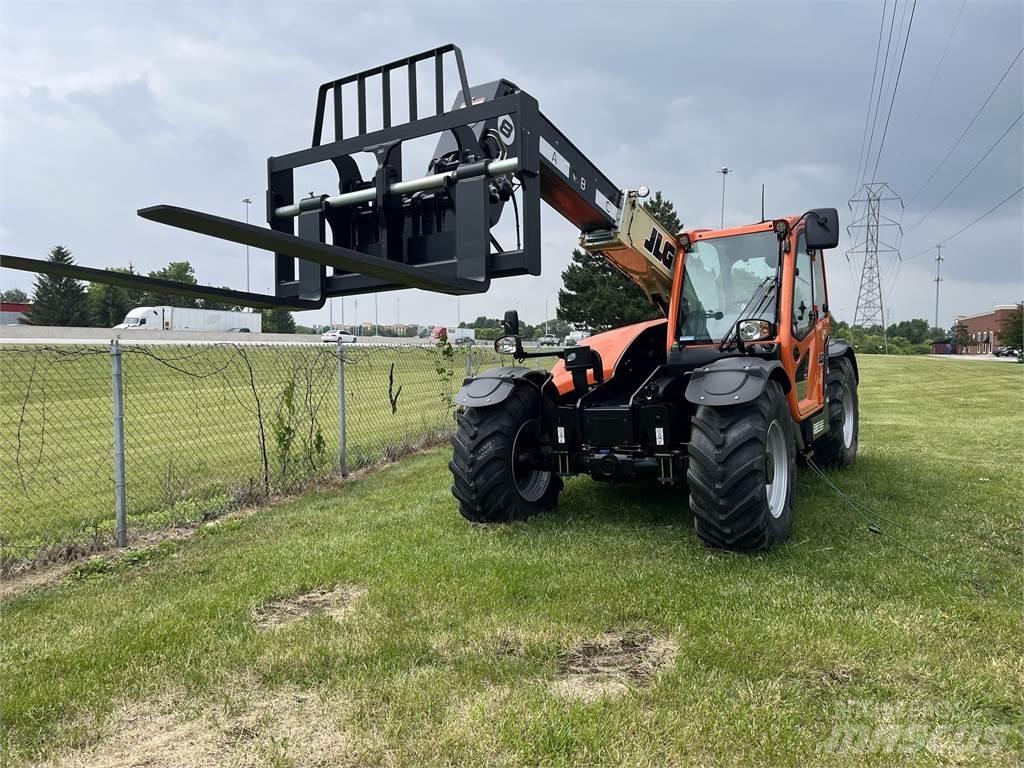 JLG AG823 Telescopic handlers