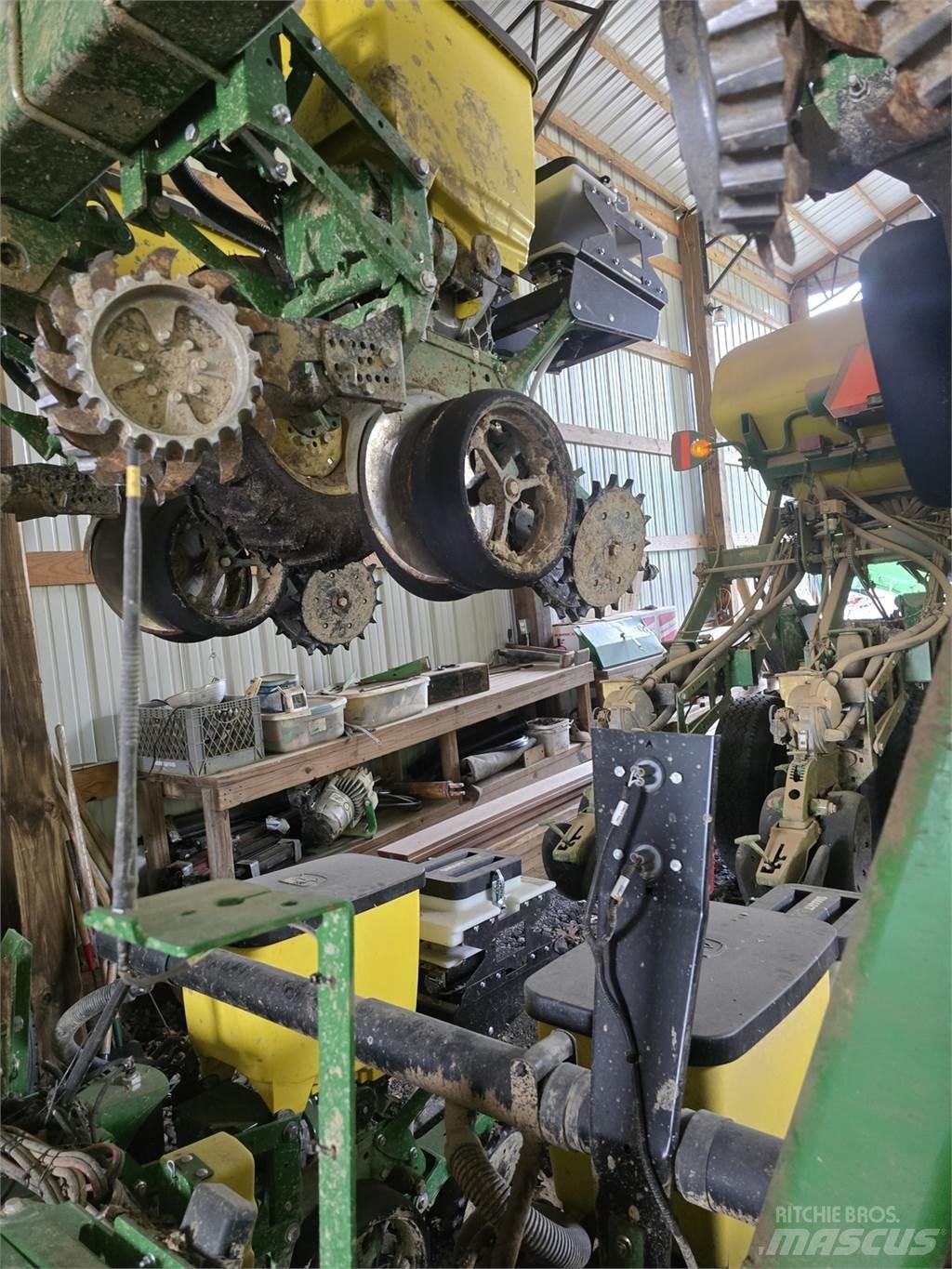 John Deere 1720 Planters