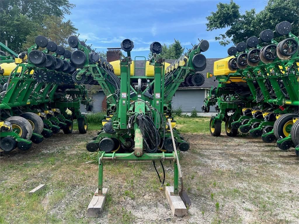 John Deere 1790 Planters