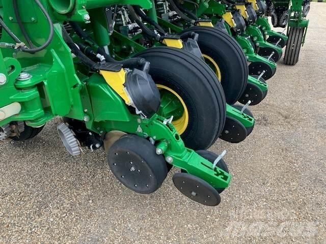 John Deere 1795 Planters