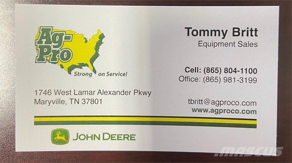 John Deere 2025R Compact tractors