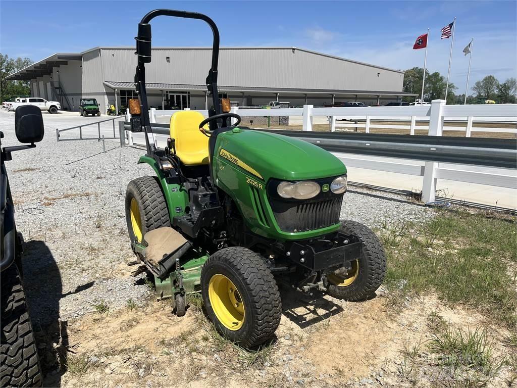 John Deere 2025R Compact tractors