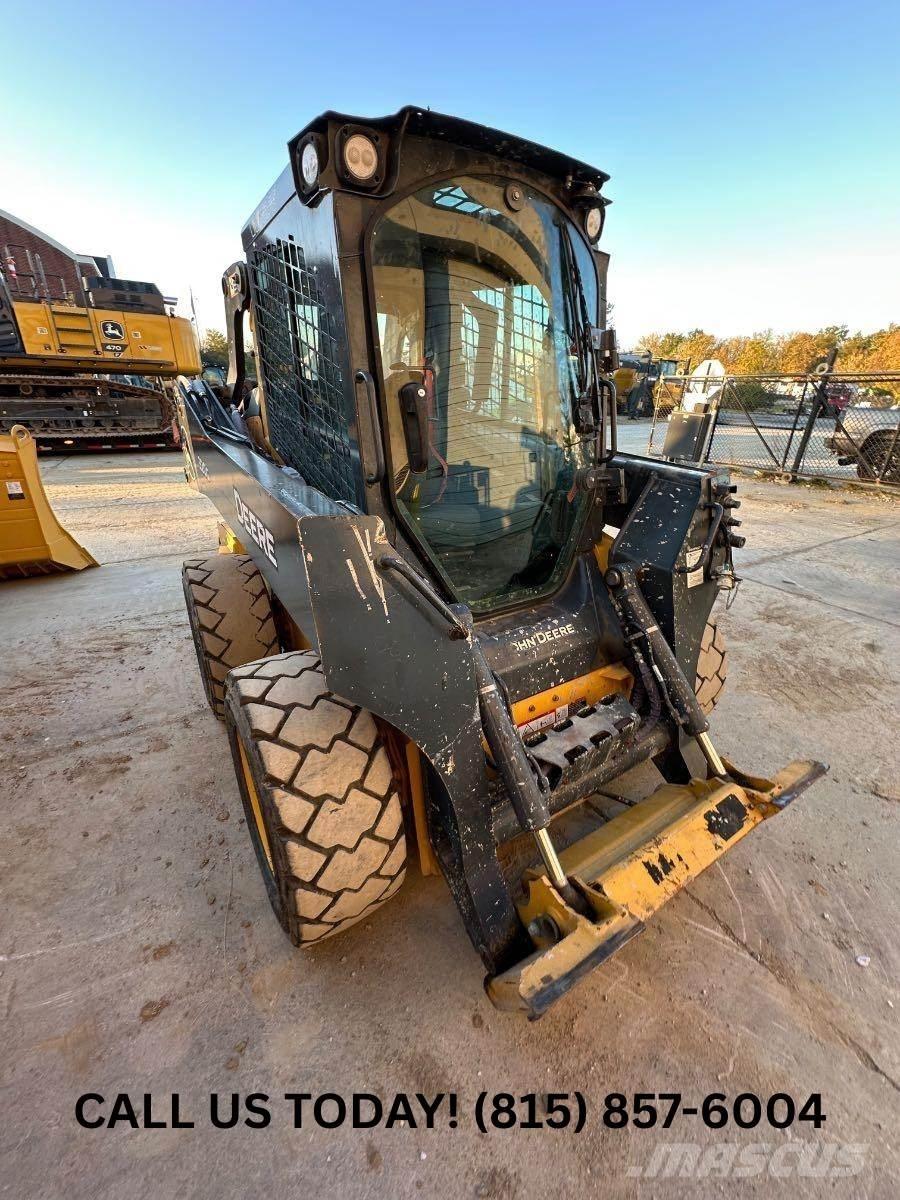 John Deere 320G Skid steer loaders