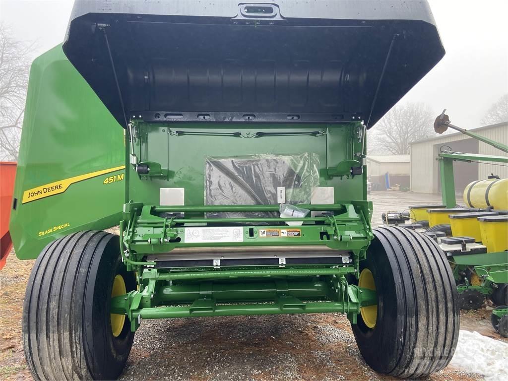 John Deere 451M Round balers