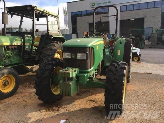 John Deere 5515 Tractors