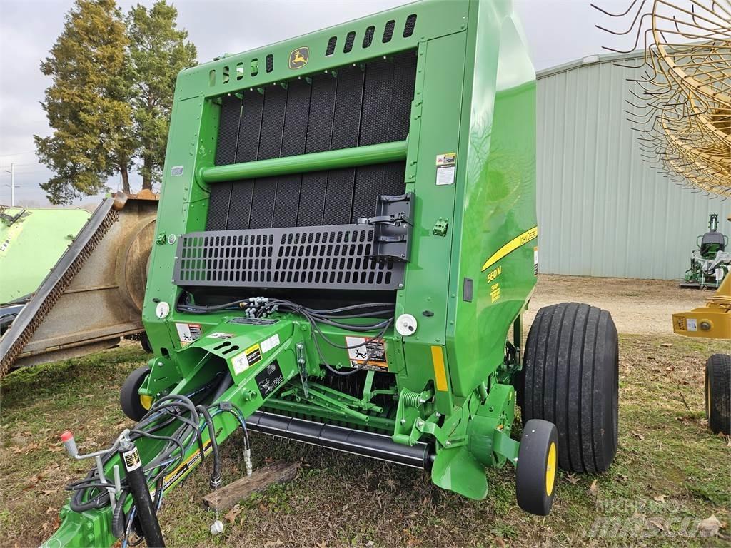 John Deere 560M Round balers