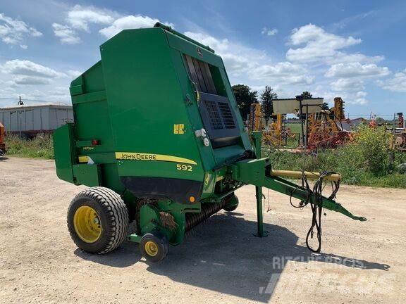 John Deere 592 Round balers