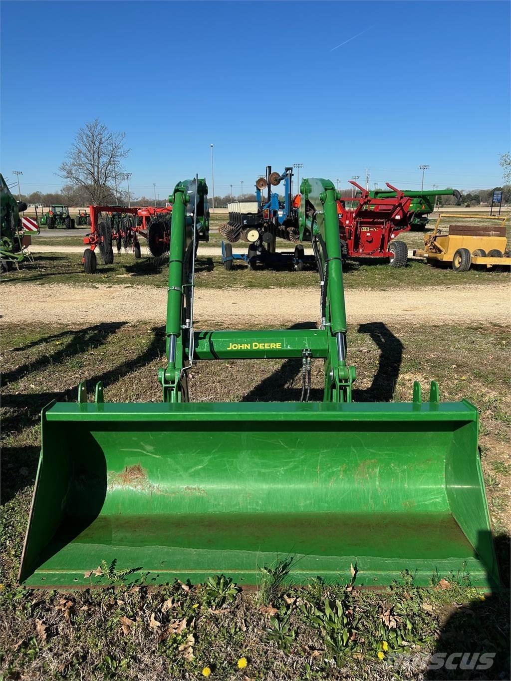 John Deere 600R Tractors