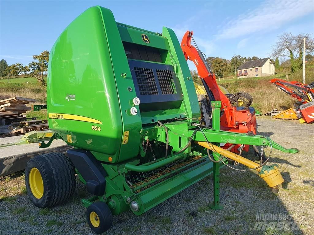 John Deere 854 Round balers