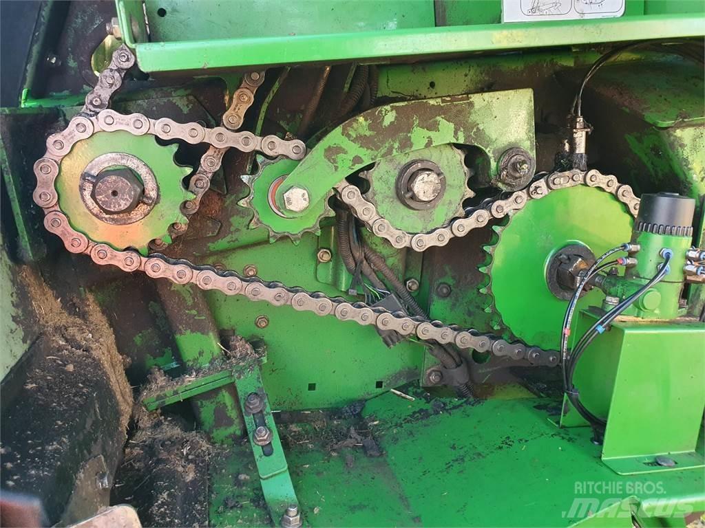 John Deere 854 Round balers