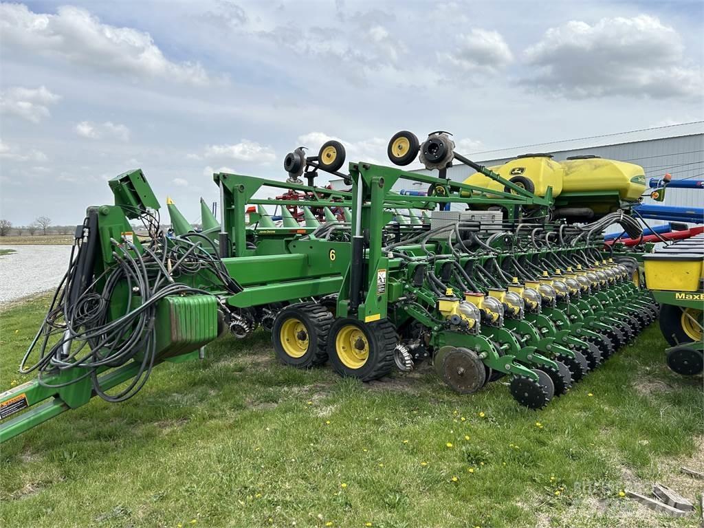 John Deere DB60 Planters