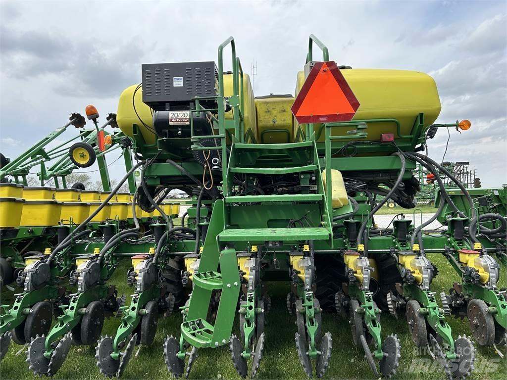 John Deere DB60 Planters