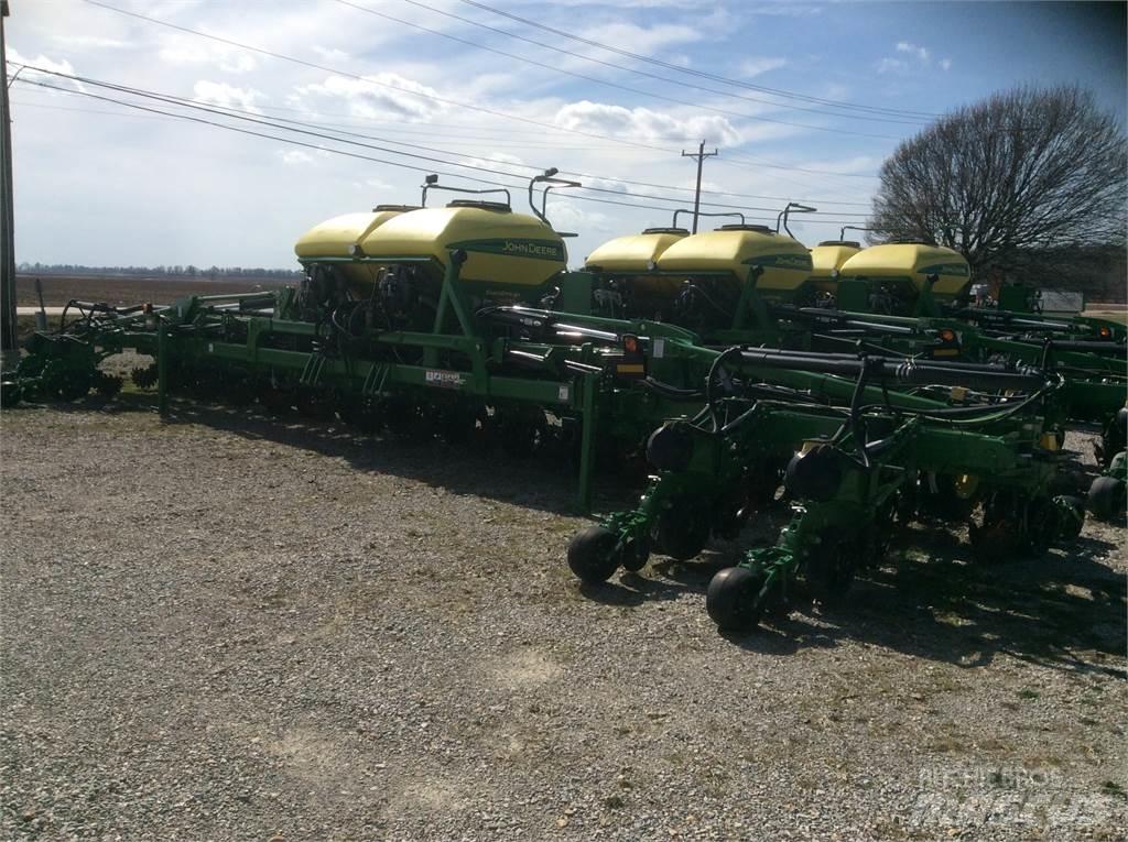 John Deere DR18 Planters