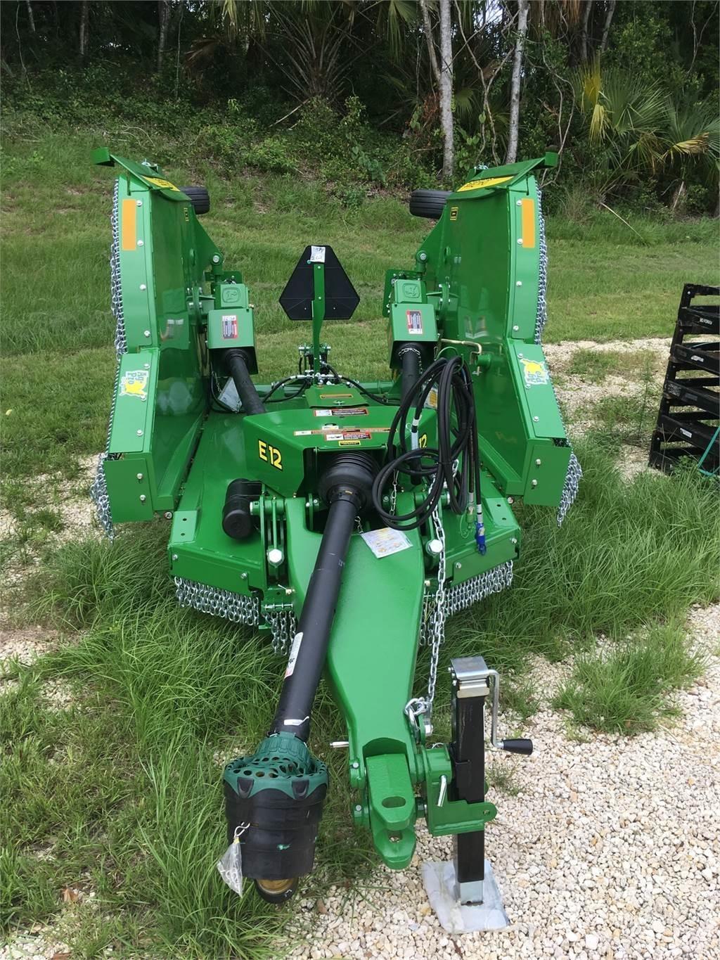 John Deere FC12E Bale shredders, cutters and unrollers