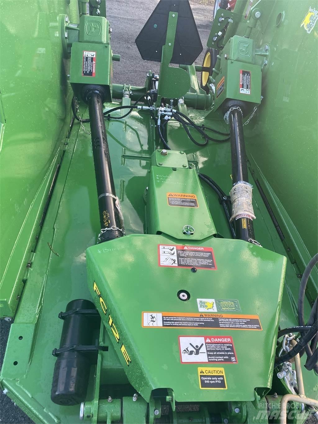John Deere FC12E Bale shredders, cutters and unrollers