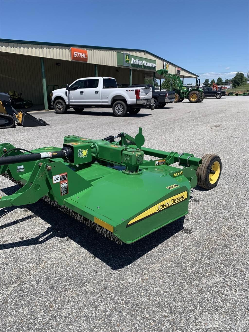 John Deere MX8 Bale shredders, cutters and unrollers