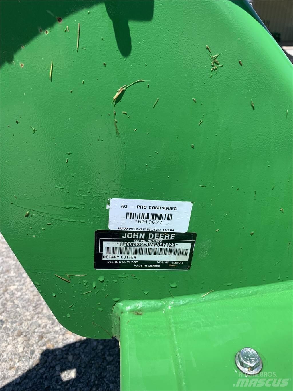 John Deere MX8 Bale shredders, cutters and unrollers