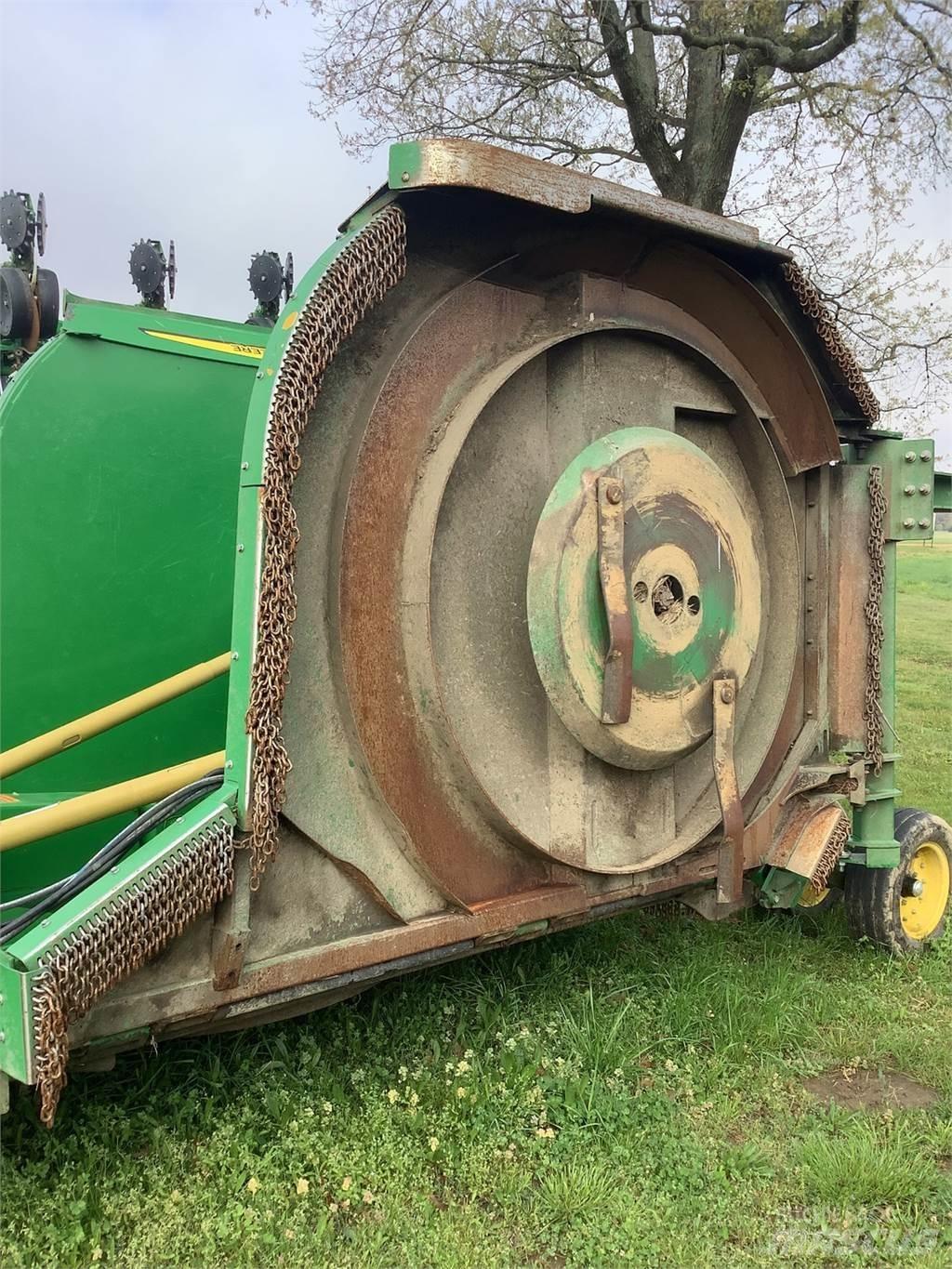 John Deere R20 Bale shredders, cutters and unrollers