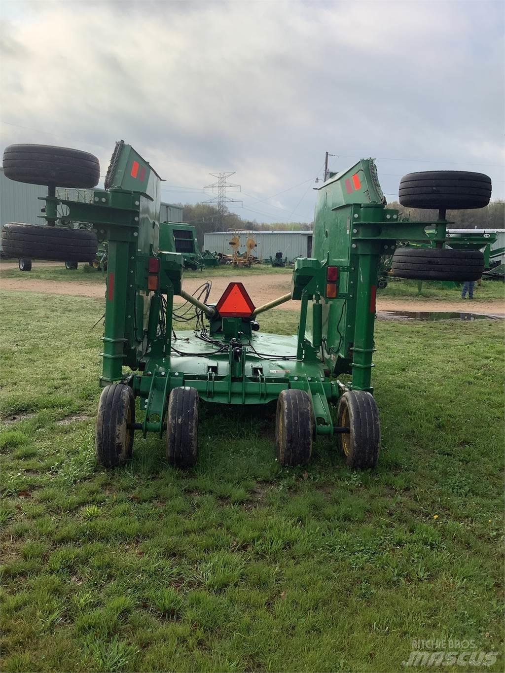 John Deere R20 Bale shredders, cutters and unrollers