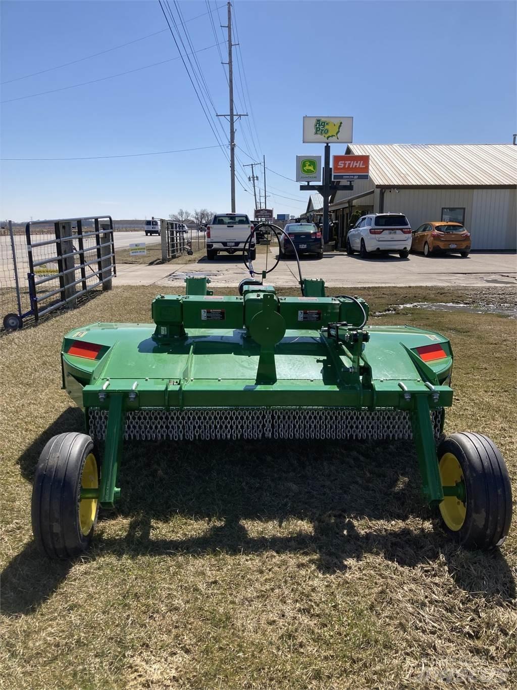John Deere RC8M Bale shredders, cutters and unrollers