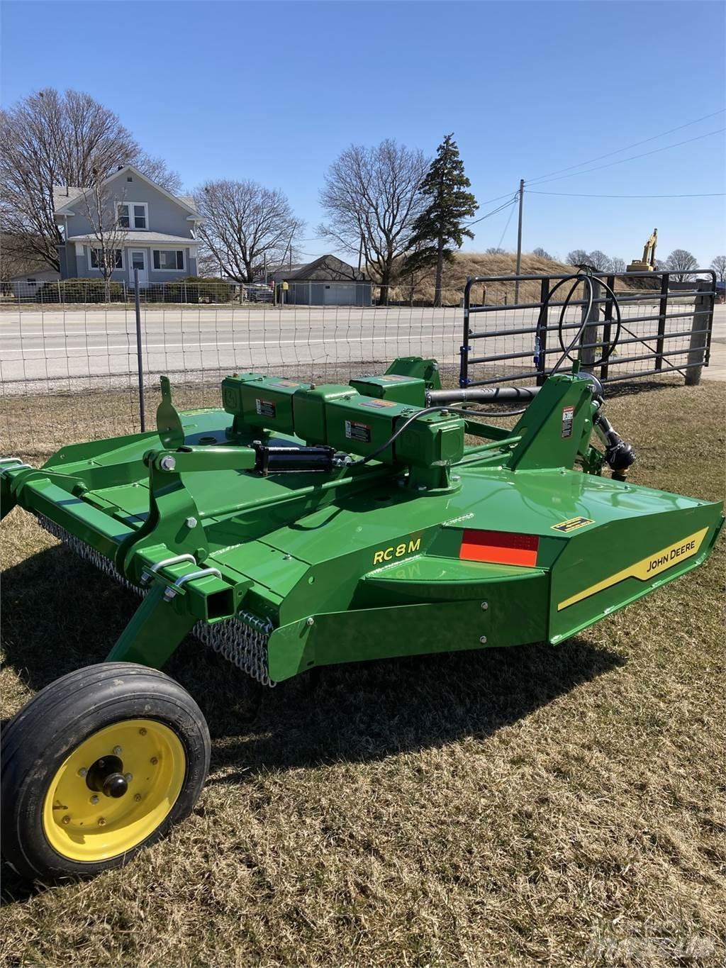 John Deere RC8M Bale shredders, cutters and unrollers