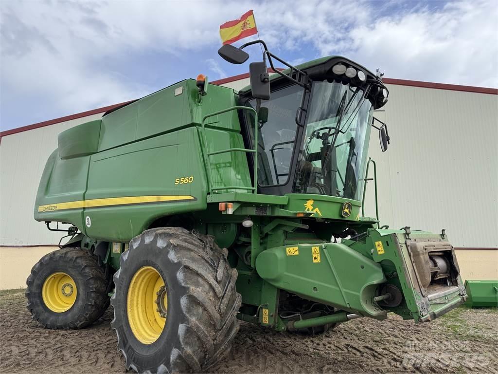 John Deere S560 Combine harvesters
