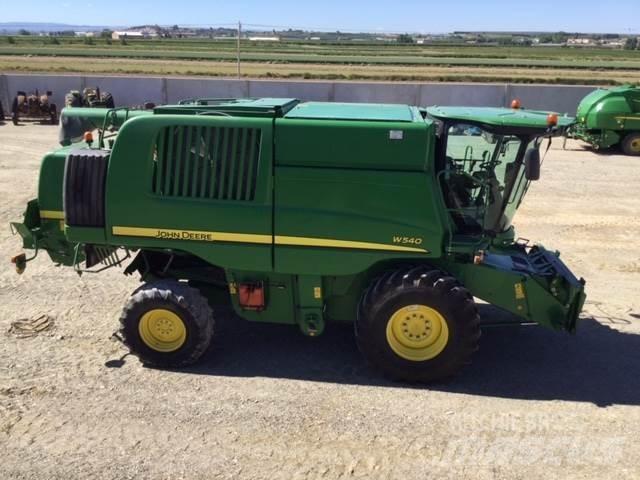 John Deere W540 Combine harvesters