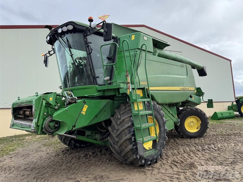 John Deere W650 Combine harvesters
