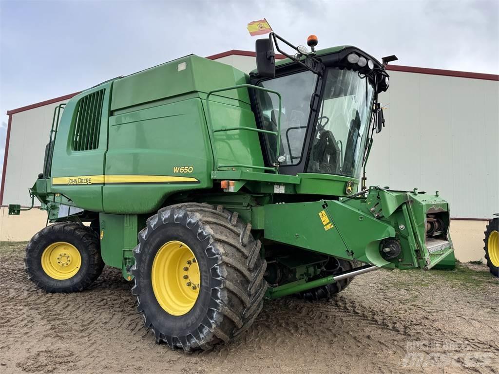John Deere W650 Combine harvesters