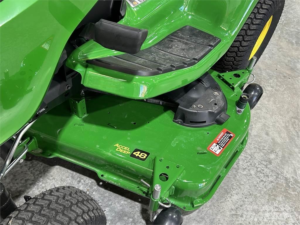 John Deere X330 Compact tractors