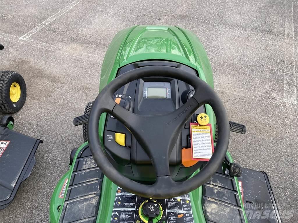 John Deere X330 Compact tractors