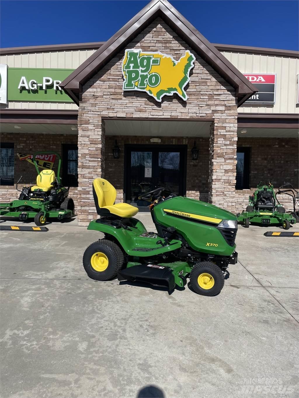 John Deere X370 Compact tractors