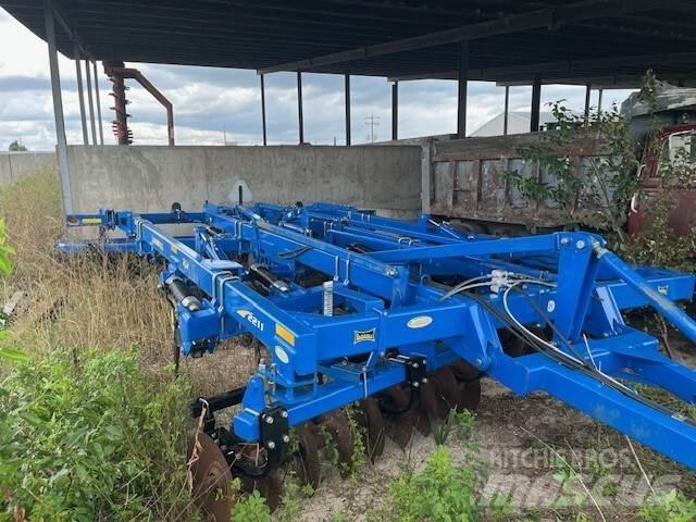 Landoll 2211-11 Chisel ploughs