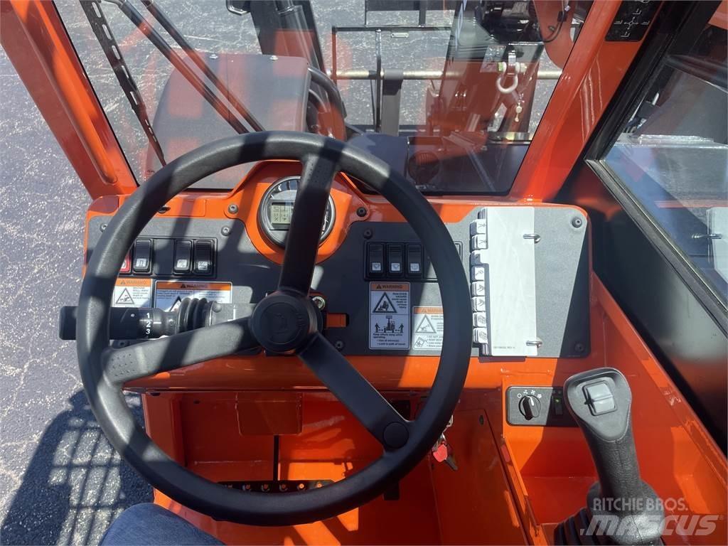 SkyTrak 10054 Telescopic handlers