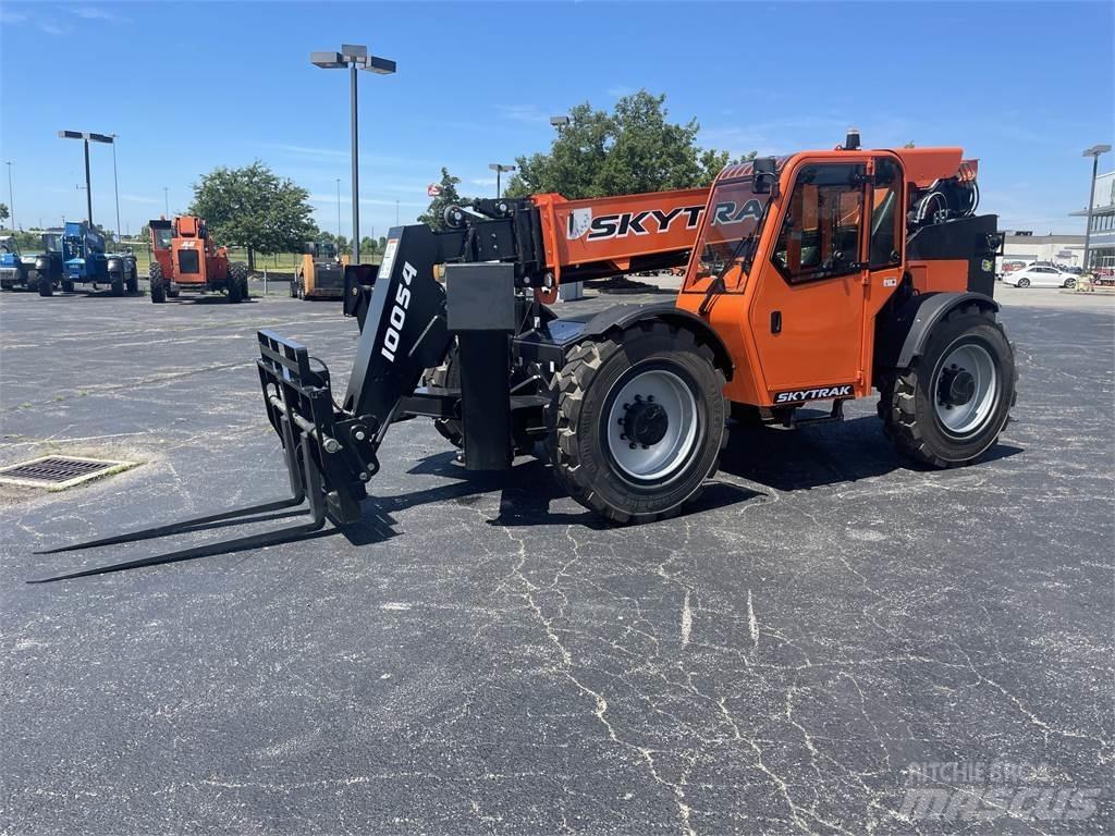 SkyTrak 10054 Telescopic handlers