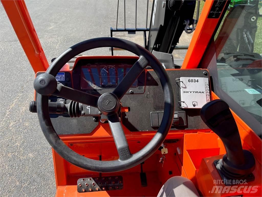 SkyTrak 6034 Telescopic handlers