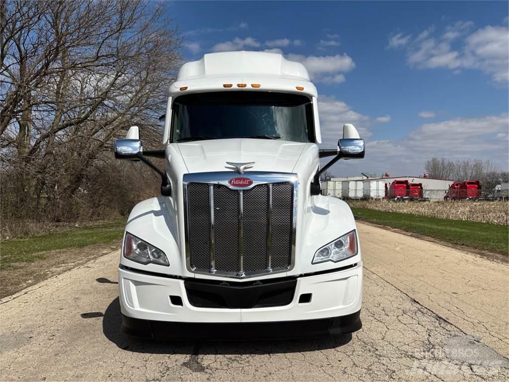 Peterbilt 579 Prime Movers