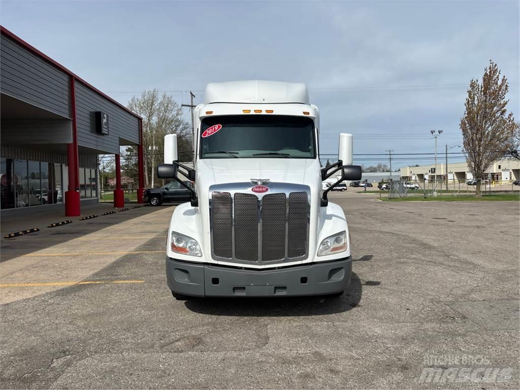 Peterbilt 579 Prime Movers