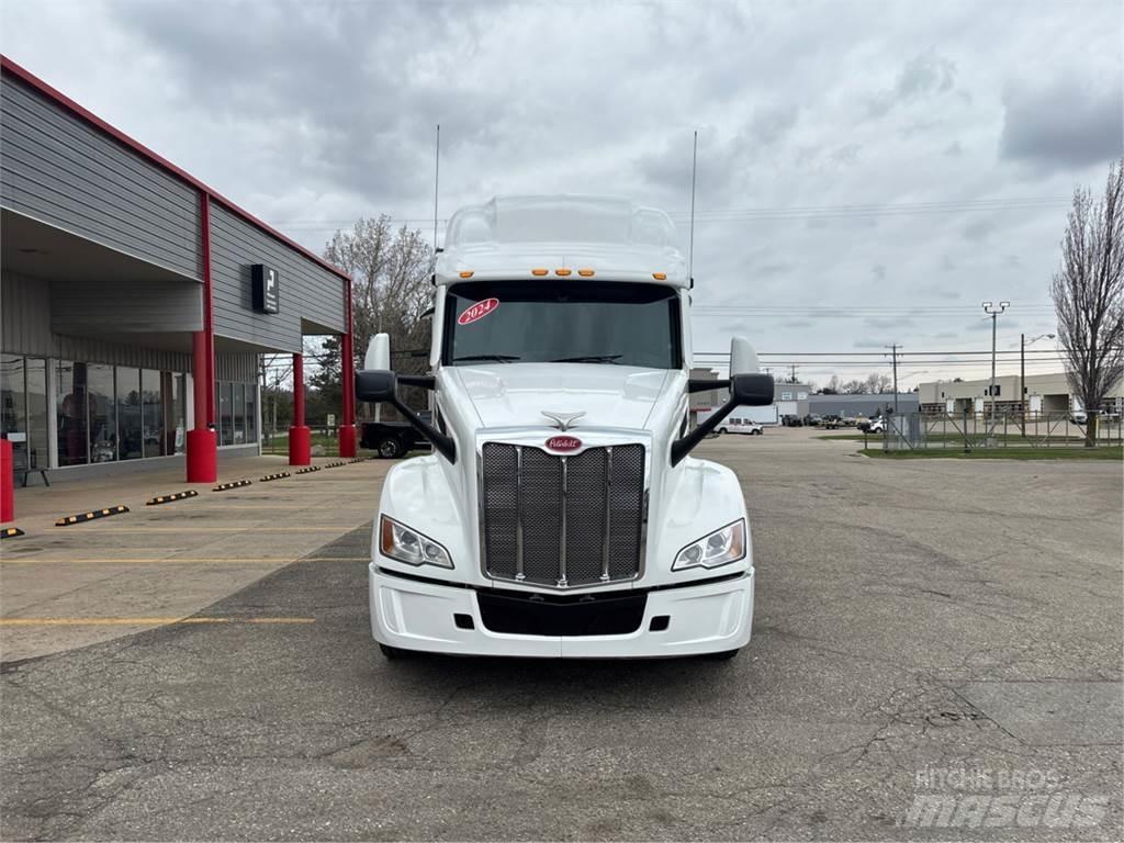 Peterbilt 579 Prime Movers