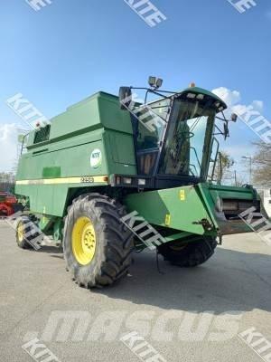 John Deere 2256 2WD Combine harvesters