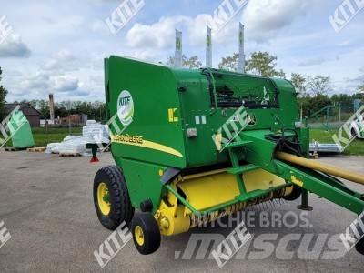 John Deere 568 Round balers