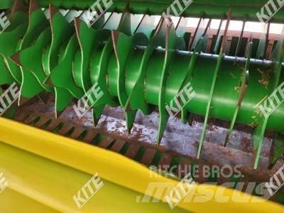 John Deere 568 Round balers