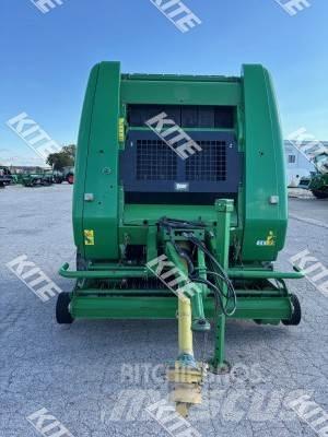 John Deere 854 Round balers