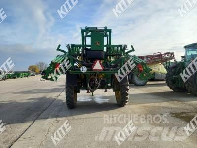 John Deere M740i Trailed sprayers